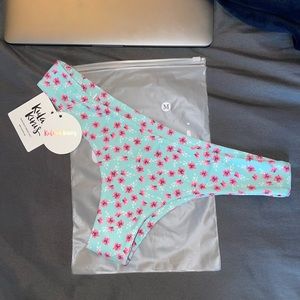 Kulani Kini late romance cheeky bottoms